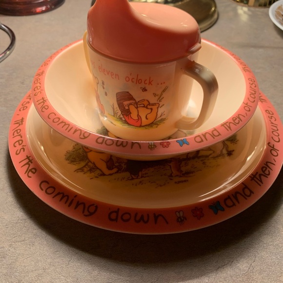 Classic Winnie the Pooh plastic plate, bowl and sippy cup - Picture 6 of 16